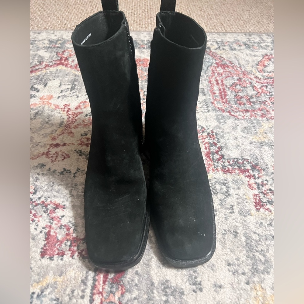 Brand new! Never worn Everlane Suede boots